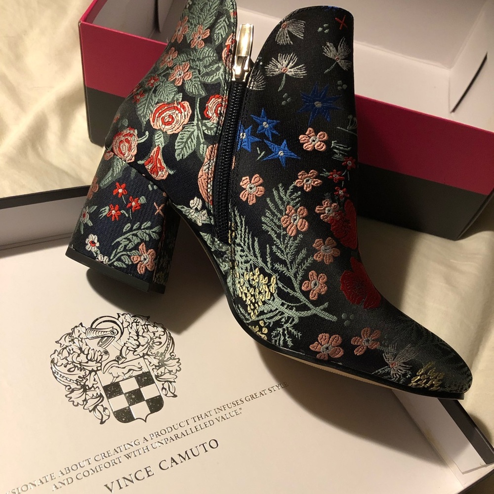 Vince Camuto Kassie boots size 8.5w